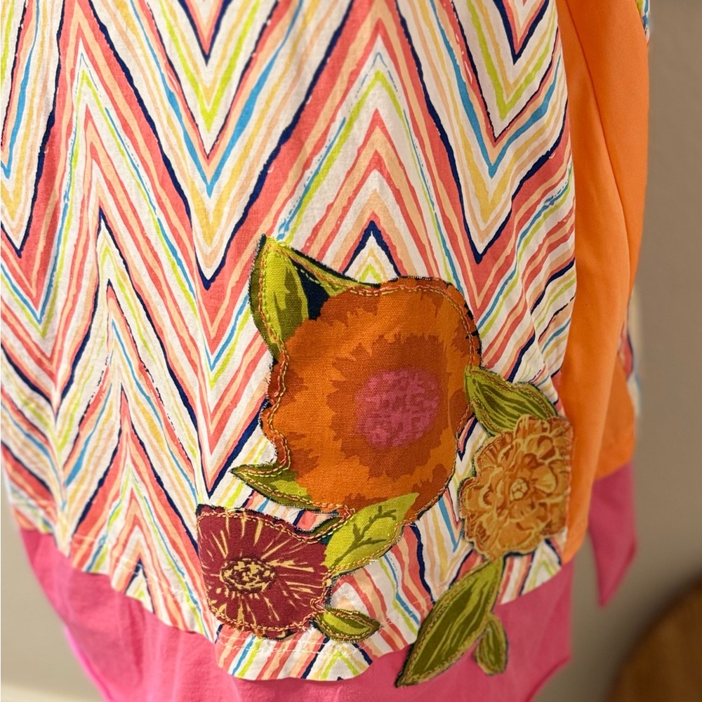 Colorful Chevron Patterned Blouse - Picture 2 of 8